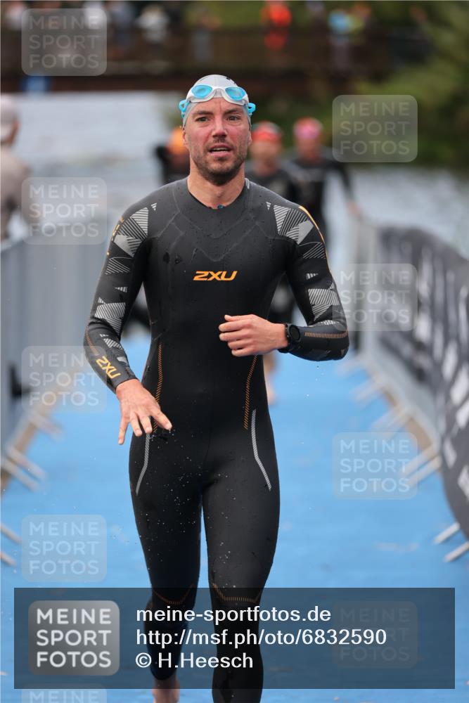 25.08.2024 - Elbe Triathlon Hamburg H.Heesch http://msf.ph/oto/6832590 25.08.2024 08:31:49 Schwimmen 34, 40, 71, 75, 81, 89, 92, 100 meine-sportfotos.de