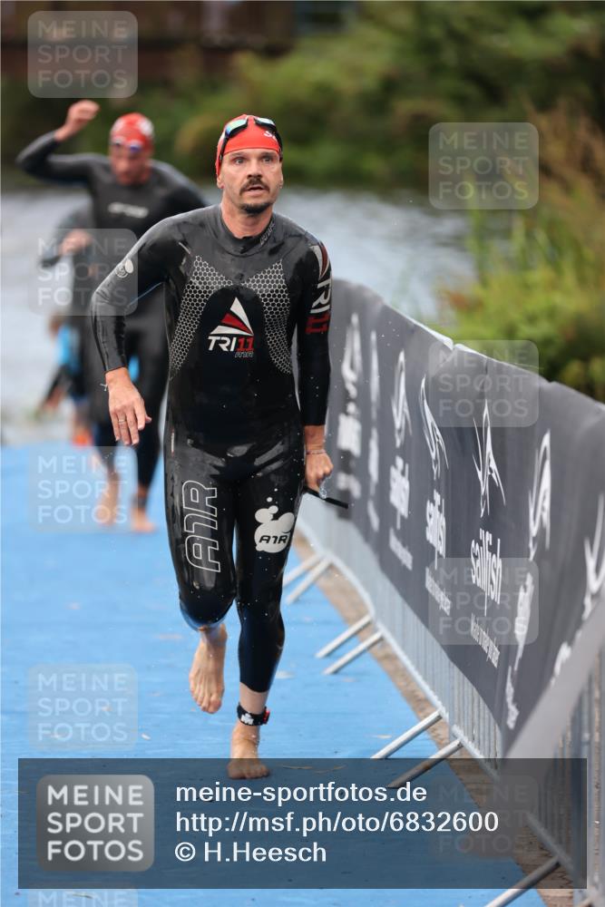25.08.2024 - Elbe Triathlon Hamburg H.Heesch http://msf.ph/oto/6832600 25.08.2024 08:31:52 Schwimmen 34, 40, 71, 75, 81, 89, 92, 100 meine-sportfotos.de