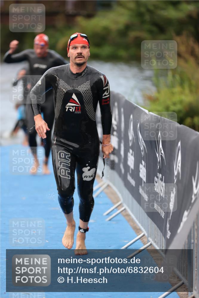 25.08.2024 - Elbe Triathlon Hamburg H.Heesch http://msf.ph/oto/6832604 25.08.2024 08:31:52 Schwimmen 34, 40, 71, 75, 81, 89, 92, 100 meine-sportfotos.de