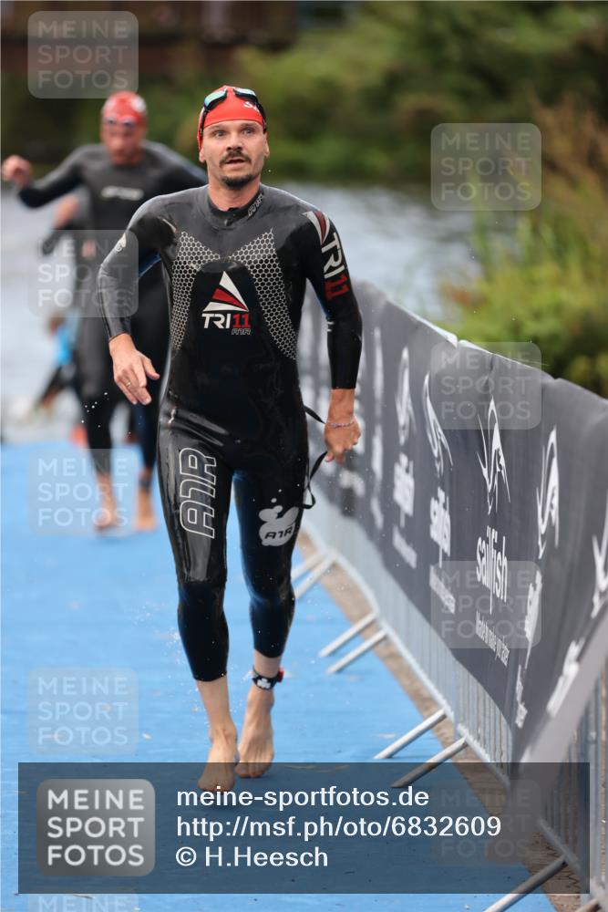 25.08.2024 - Elbe Triathlon Hamburg H.Heesch http://msf.ph/oto/6832609 25.08.2024 08:31:52 Schwimmen 34, 40, 71, 75, 81, 89, 92, 100 meine-sportfotos.de