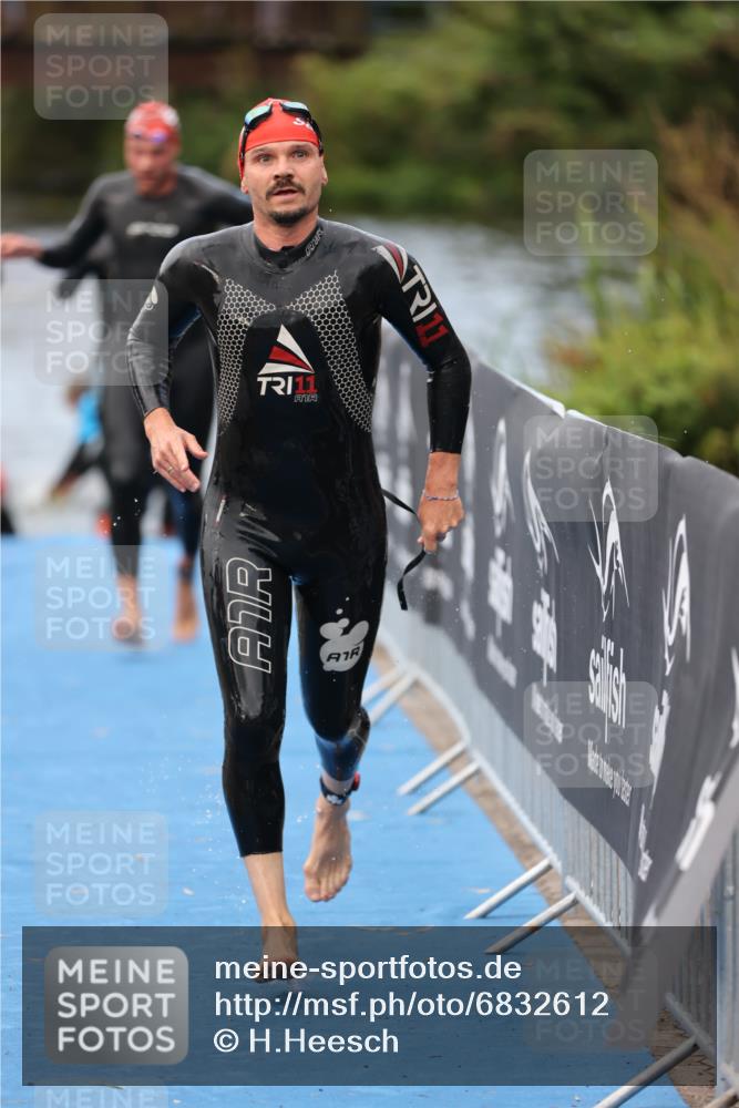 25.08.2024 - Elbe Triathlon Hamburg H.Heesch http://msf.ph/oto/6832612 25.08.2024 08:31:52 Schwimmen 34, 40, 71, 75, 81, 89, 92, 100 meine-sportfotos.de