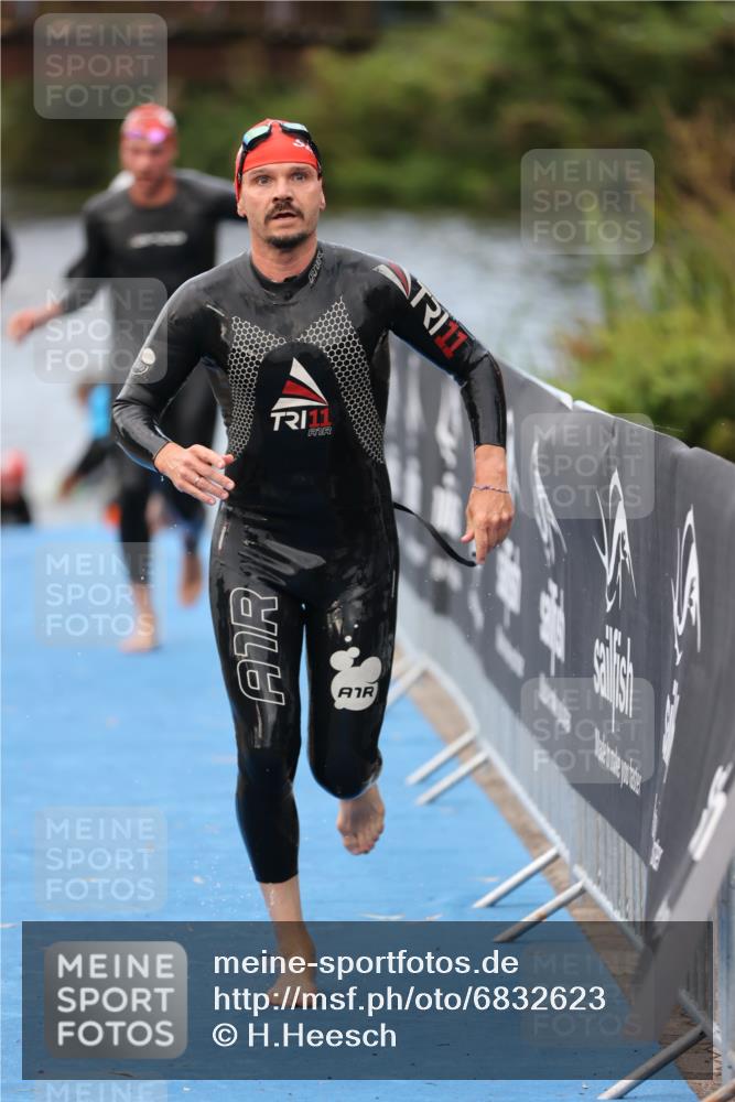 25.08.2024 - Elbe Triathlon Hamburg H.Heesch http://msf.ph/oto/6832623 25.08.2024 08:31:52 Schwimmen 34, 40, 71, 75, 81, 89, 92, 100 meine-sportfotos.de