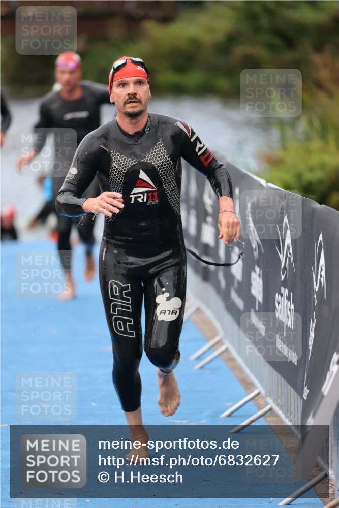 25.08.2024 - Elbe Triathlon Hamburg H.Heesch http://msf.ph/oto/6832627 25.08.2024 08:31:52 Schwimmen 34, 40, 71, 75, 81, 89, 92, 100 meine-sportfotos.de