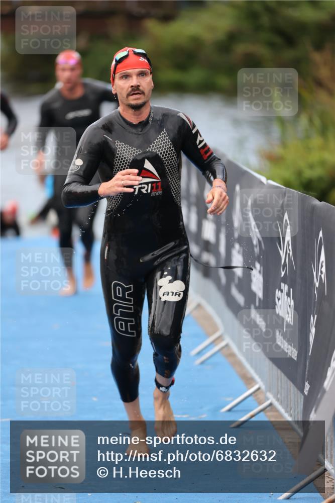 25.08.2024 - Elbe Triathlon Hamburg H.Heesch http://msf.ph/oto/6832632 25.08.2024 08:31:52 Schwimmen 34, 40, 71, 75, 81, 89, 92, 100 meine-sportfotos.de