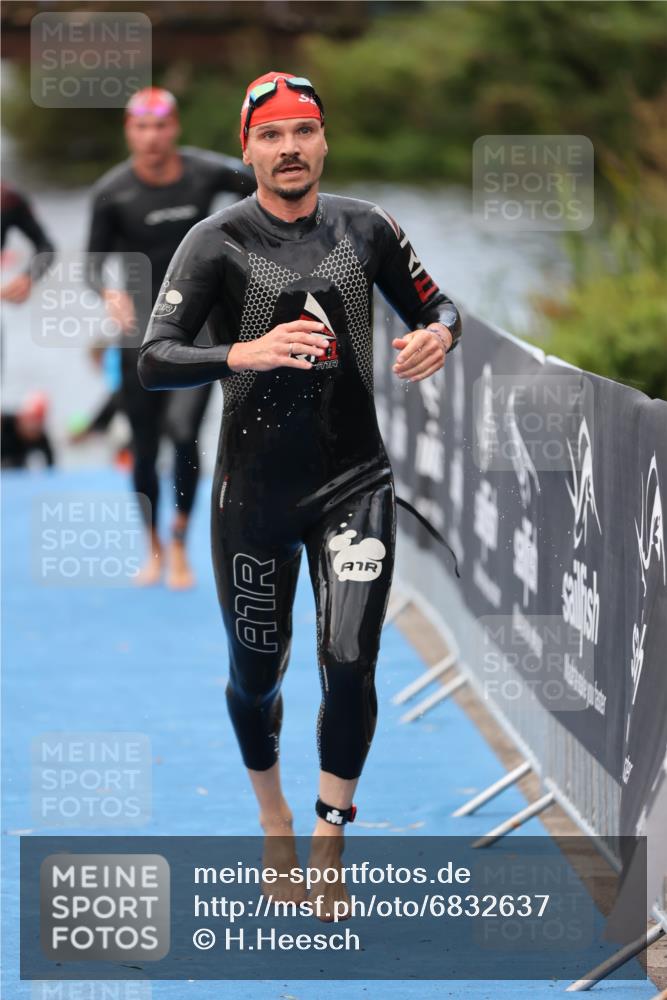 25.08.2024 - Elbe Triathlon Hamburg H.Heesch http://msf.ph/oto/6832637 25.08.2024 08:31:52 Schwimmen 34, 40, 71, 75, 81, 89, 92, 100 meine-sportfotos.de