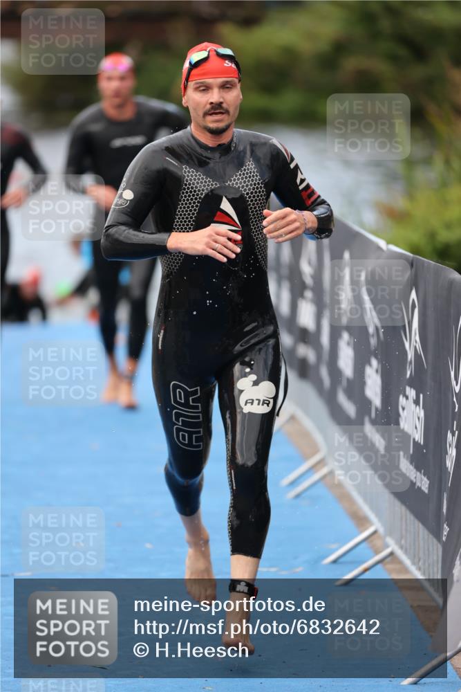 25.08.2024 - Elbe Triathlon Hamburg H.Heesch http://msf.ph/oto/6832642 25.08.2024 08:31:52 Schwimmen 34, 40, 71, 75, 81, 89, 92, 100 meine-sportfotos.de