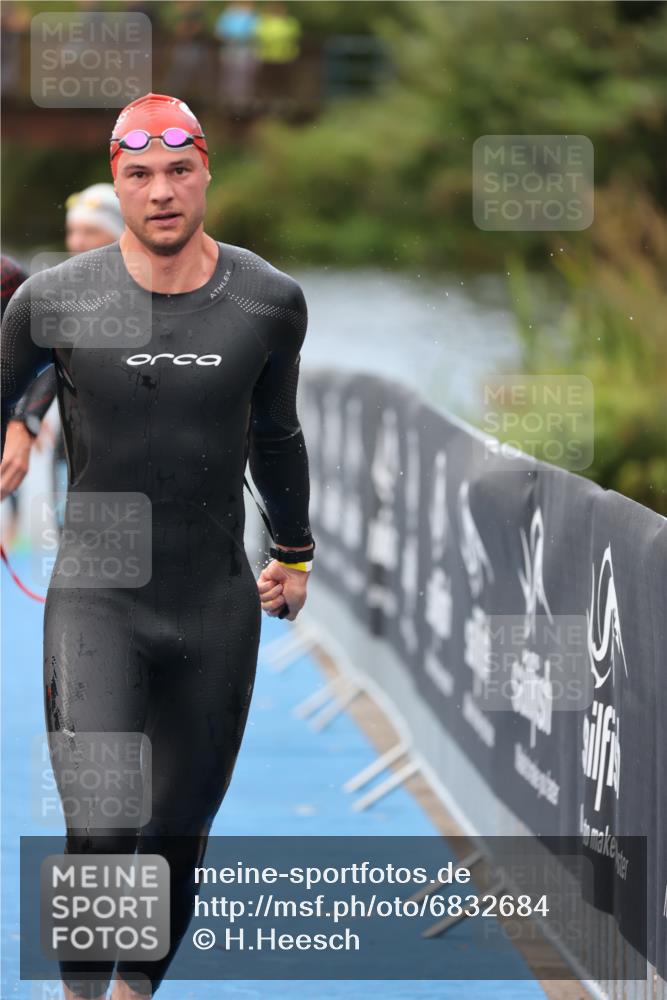 25.08.2024 - Elbe Triathlon Hamburg H.Heesch http://msf.ph/oto/6832684 25.08.2024 08:31:55 Schwimmen 34, 39, 40, 71, 75, 81, 89, 92, 100 meine-sportfotos.de