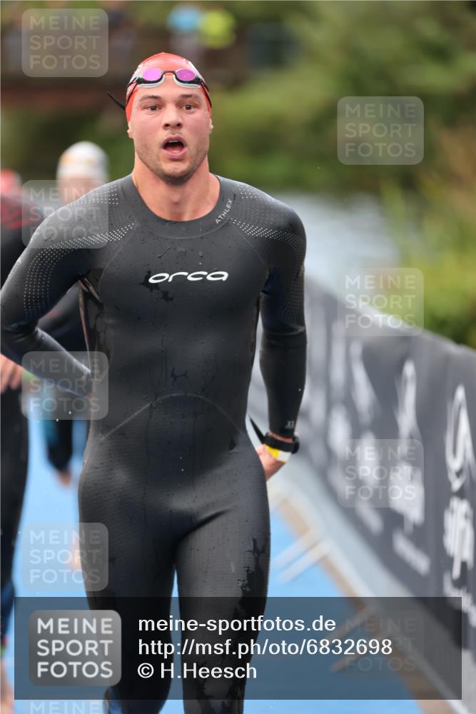 25.08.2024 - Elbe Triathlon Hamburg H.Heesch http://msf.ph/oto/6832698 25.08.2024 08:31:56 Schwimmen 34, 39, 40, 71, 75, 81, 89, 92, 100 meine-sportfotos.de