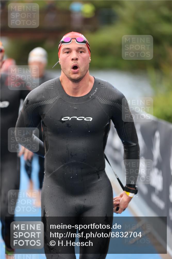 25.08.2024 - Elbe Triathlon Hamburg H.Heesch http://msf.ph/oto/6832704 25.08.2024 08:31:56 Schwimmen 34, 39, 40, 71, 75, 81, 89, 92, 100 meine-sportfotos.de