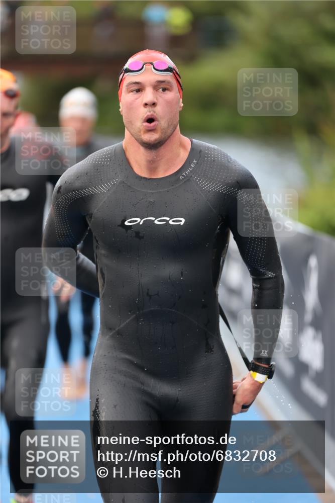 25.08.2024 - Elbe Triathlon Hamburg H.Heesch http://msf.ph/oto/6832708 25.08.2024 08:31:56 Schwimmen 34, 39, 40, 71, 75, 81, 89, 92, 100 meine-sportfotos.de