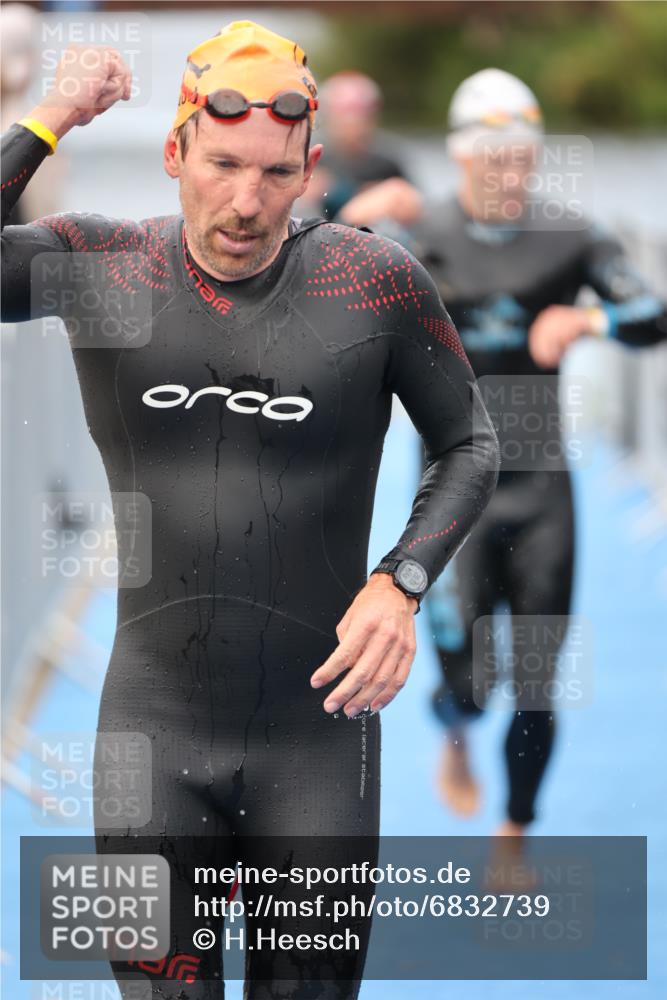25.08.2024 - Elbe Triathlon Hamburg H.Heesch http://msf.ph/oto/6832739 25.08.2024 08:31:57 Schwimmen 34, 39, 40, 71, 75, 81, 89, 92, 100 meine-sportfotos.de