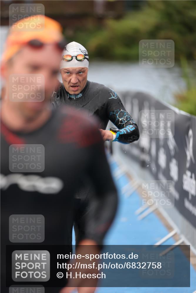 25.08.2024 - Elbe Triathlon Hamburg H.Heesch http://msf.ph/oto/6832758 25.08.2024 08:31:58 Schwimmen 34, 39, 40, 71, 75, 81, 89, 92, 100 meine-sportfotos.de