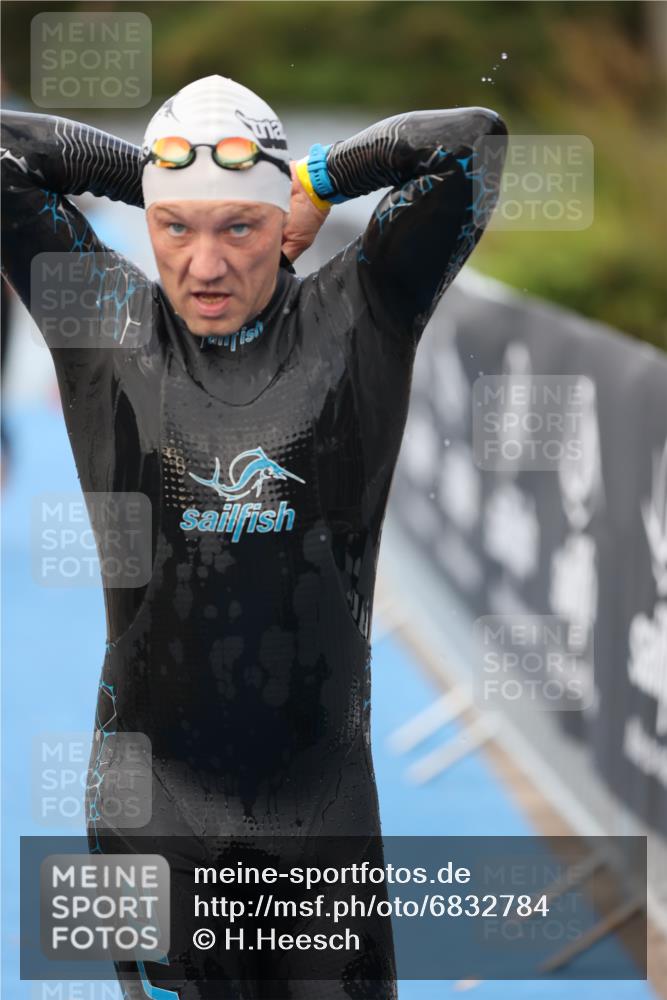 25.08.2024 - Elbe Triathlon Hamburg H.Heesch http://msf.ph/oto/6832784 25.08.2024 08:31:59 Schwimmen 34, 39, 40, 71, 75, 81, 89, 92, 100 meine-sportfotos.de