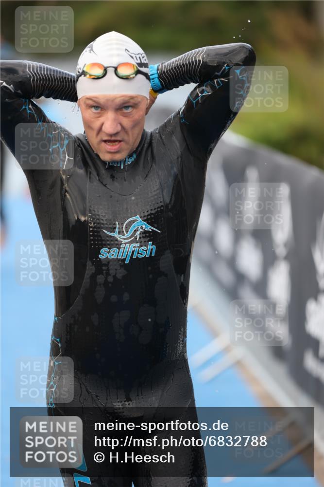 25.08.2024 - Elbe Triathlon Hamburg H.Heesch http://msf.ph/oto/6832788 25.08.2024 08:31:59 Schwimmen 34, 39, 40, 71, 75, 81, 89, 92, 100 meine-sportfotos.de
