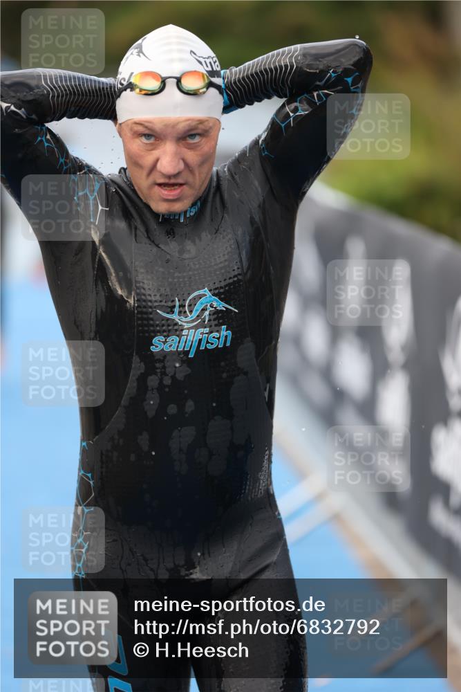 25.08.2024 - Elbe Triathlon Hamburg H.Heesch http://msf.ph/oto/6832792 25.08.2024 08:31:59 Schwimmen 34, 39, 40, 71, 75, 81, 89, 92, 100 meine-sportfotos.de