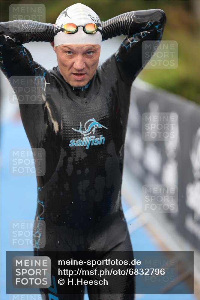 25.08.2024 - Elbe Triathlon Hamburg H.Heesch http://msf.ph/oto/6832796 25.08.2024 08:31:59 Schwimmen 34, 39, 40, 71, 75, 81, 89, 92, 100 meine-sportfotos.de