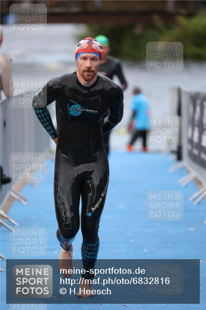 25.08.2024 - Elbe Triathlon Hamburg H.Heesch http://msf.ph/oto/6832816 25.08.2024 08:32:01 Schwimmen 34, 39, 56, 71, 75, 81, 89, 92, 100 meine-sportfotos.de