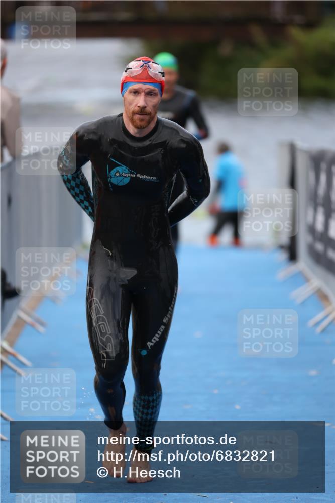 25.08.2024 - Elbe Triathlon Hamburg H.Heesch http://msf.ph/oto/6832821 25.08.2024 08:32:01 Schwimmen 34, 39, 56, 71, 75, 81, 89, 92, 100 meine-sportfotos.de