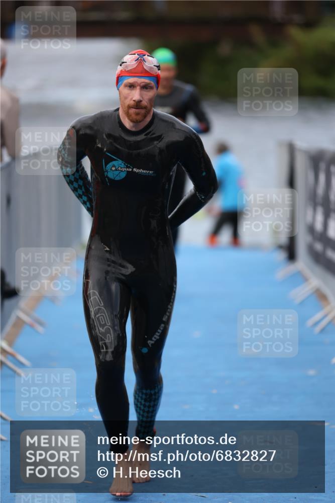 25.08.2024 - Elbe Triathlon Hamburg H.Heesch http://msf.ph/oto/6832827 25.08.2024 08:32:01 Schwimmen 34, 39, 56, 71, 75, 81, 89, 92, 100 meine-sportfotos.de
