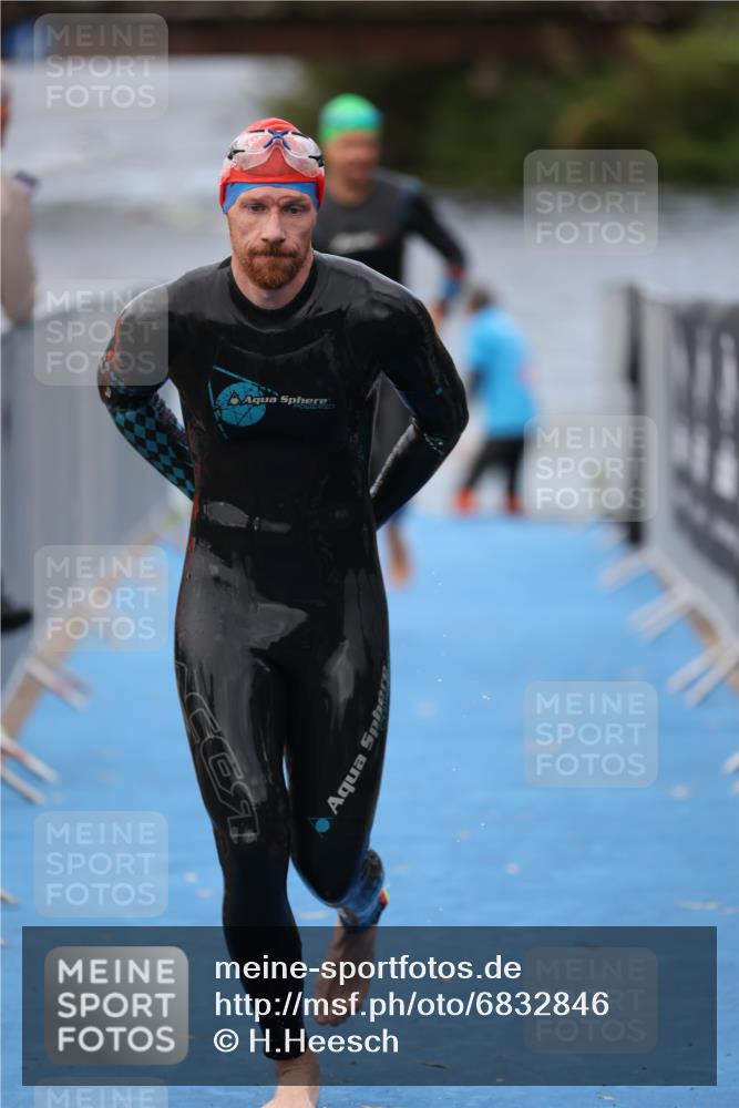 25.08.2024 - Elbe Triathlon Hamburg H.Heesch http://msf.ph/oto/6832846 25.08.2024 08:32:02 Schwimmen 34, 39, 56, 71, 75, 81, 89, 92, 100 meine-sportfotos.de