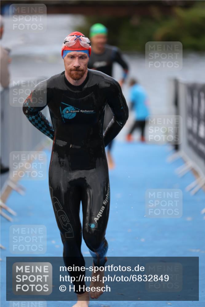 25.08.2024 - Elbe Triathlon Hamburg H.Heesch http://msf.ph/oto/6832849 25.08.2024 08:32:02 Schwimmen 34, 39, 56, 71, 75, 81, 89, 92, 100 meine-sportfotos.de
