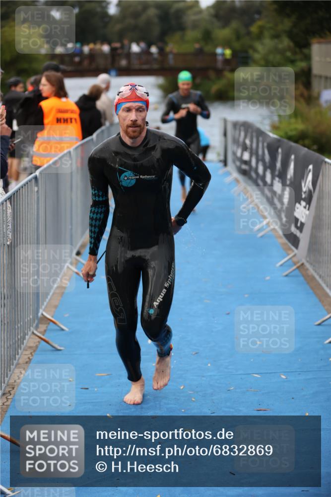 25.08.2024 - Elbe Triathlon Hamburg H.Heesch http://msf.ph/oto/6832869 25.08.2024 08:32:03 Schwimmen 34, 39, 56, 71, 75, 81, 89, 92, 100 meine-sportfotos.de