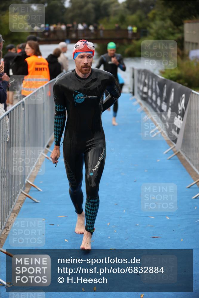 25.08.2024 - Elbe Triathlon Hamburg H.Heesch http://msf.ph/oto/6832884 25.08.2024 08:32:03 Schwimmen 34, 39, 56, 71, 75, 81, 89, 92, 100 meine-sportfotos.de