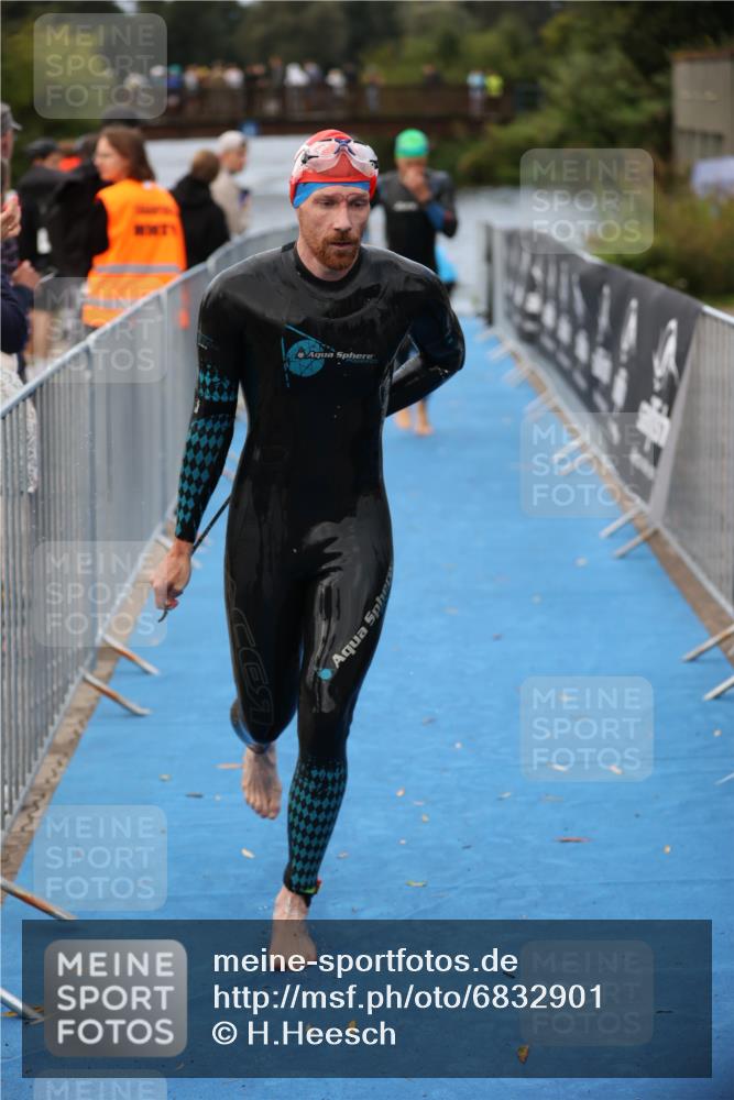 25.08.2024 - Elbe Triathlon Hamburg H.Heesch http://msf.ph/oto/6832901 25.08.2024 08:32:03 Schwimmen 34, 39, 56, 71, 75, 81, 89, 92, 100 meine-sportfotos.de