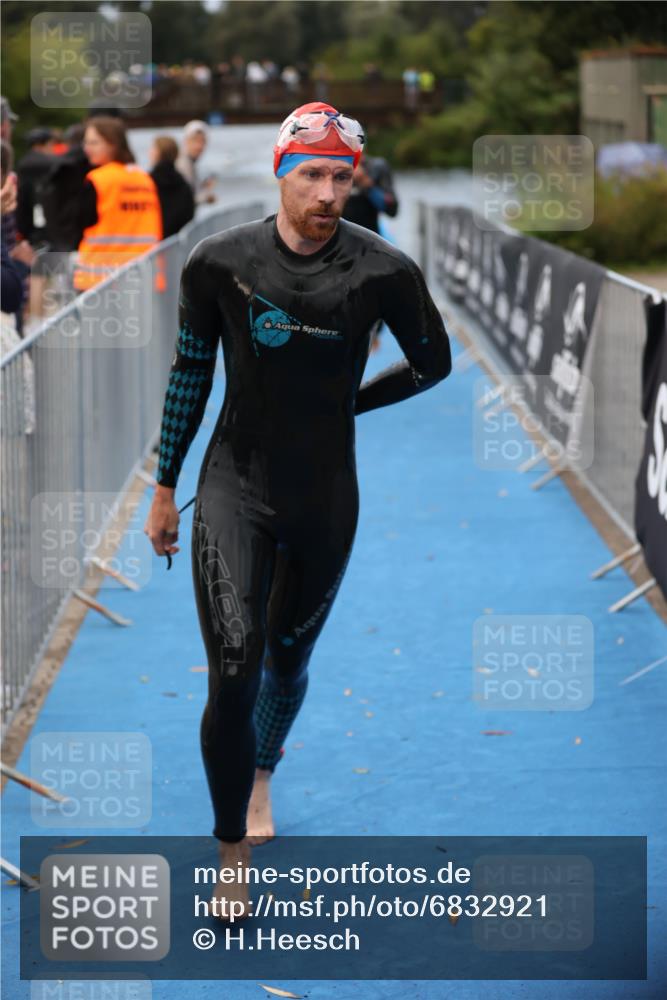 25.08.2024 - Elbe Triathlon Hamburg H.Heesch http://msf.ph/oto/6832921 25.08.2024 08:32:03 Schwimmen 34, 39, 56, 71, 75, 81, 89, 92, 100 meine-sportfotos.de