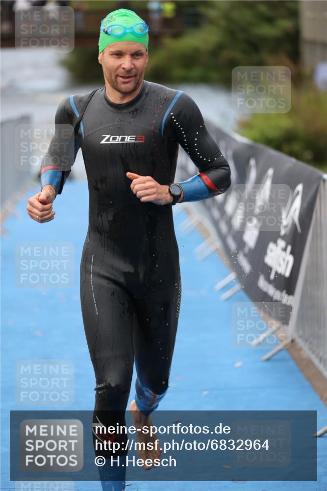 25.08.2024 - Elbe Triathlon Hamburg H.Heesch http://msf.ph/oto/6832964 25.08.2024 08:32:05 Schwimmen 34, 39, 56, 75, 81, 89, 92, 100 meine-sportfotos.de