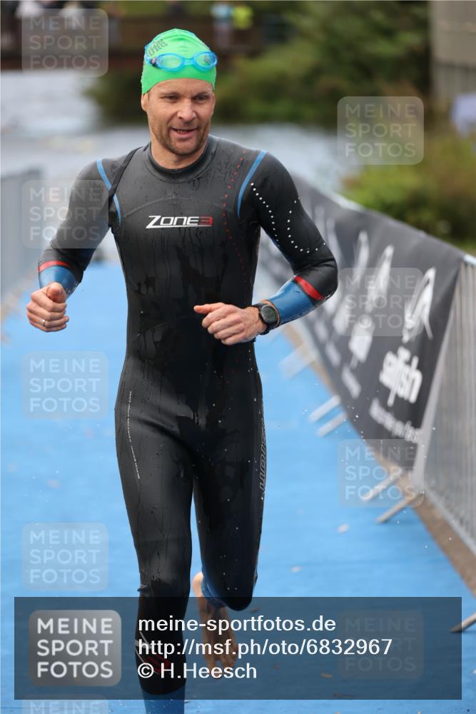 25.08.2024 - Elbe Triathlon Hamburg H.Heesch http://msf.ph/oto/6832967 25.08.2024 08:32:05 Schwimmen 34, 39, 56, 75, 81, 89, 92, 100 meine-sportfotos.de
