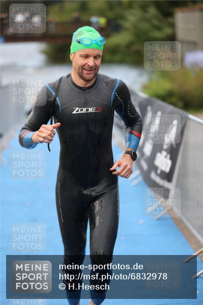 25.08.2024 - Elbe Triathlon Hamburg H.Heesch http://msf.ph/oto/6832978 25.08.2024 08:32:06 Schwimmen 34, 39, 56, 75, 81, 89, 92, 100 meine-sportfotos.de