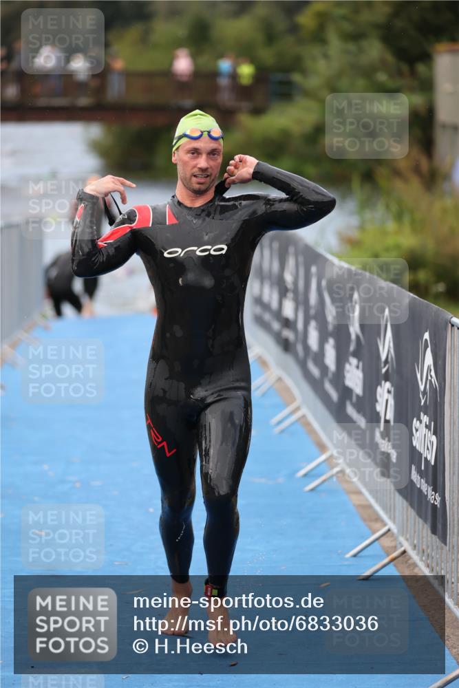 25.08.2024 - Elbe Triathlon Hamburg H.Heesch http://msf.ph/oto/6833036 25.08.2024 08:32:17 Schwimmen 34, 39, 42, 56, 75, 76, 77, 89 meine-sportfotos.de