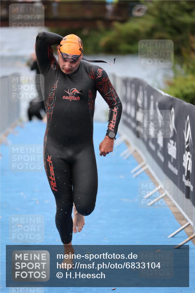 25.08.2024 - Elbe Triathlon Hamburg H.Heesch http://msf.ph/oto/6833104 25.08.2024 08:32:24 Schwimmen 39, 42, 56, 76, 77 meine-sportfotos.de
