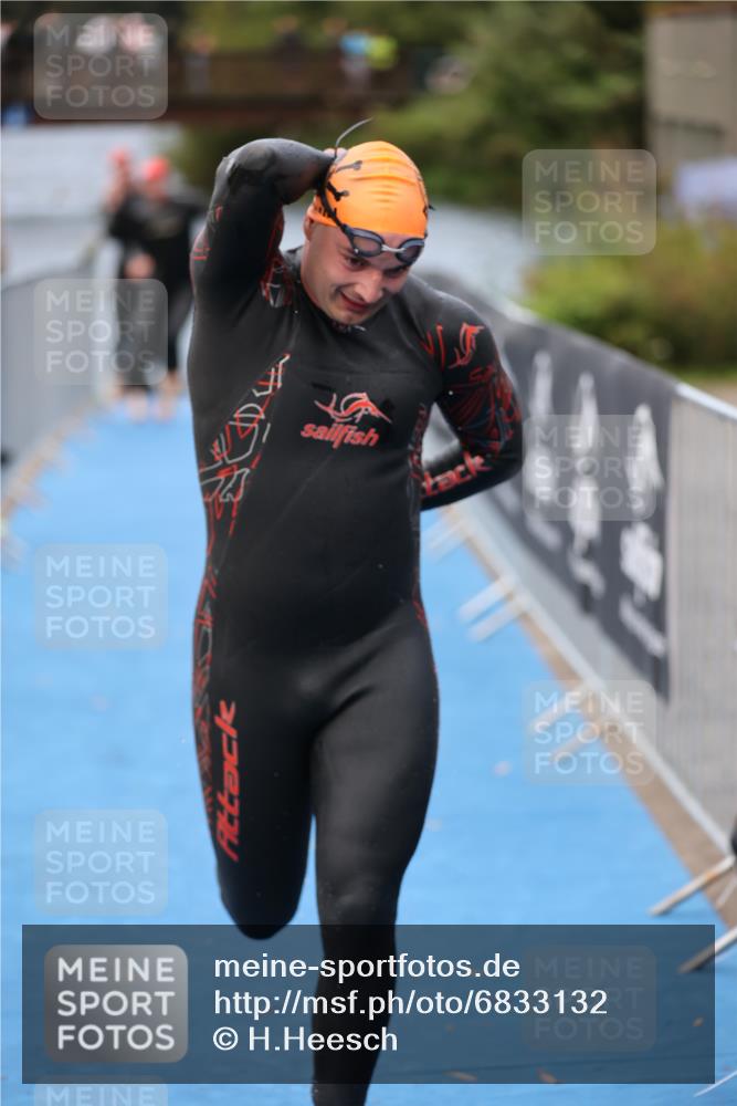 25.08.2024 - Elbe Triathlon Hamburg H.Heesch http://msf.ph/oto/6833132 25.08.2024 08:32:25 Schwimmen 39, 42, 56, 76, 77 meine-sportfotos.de