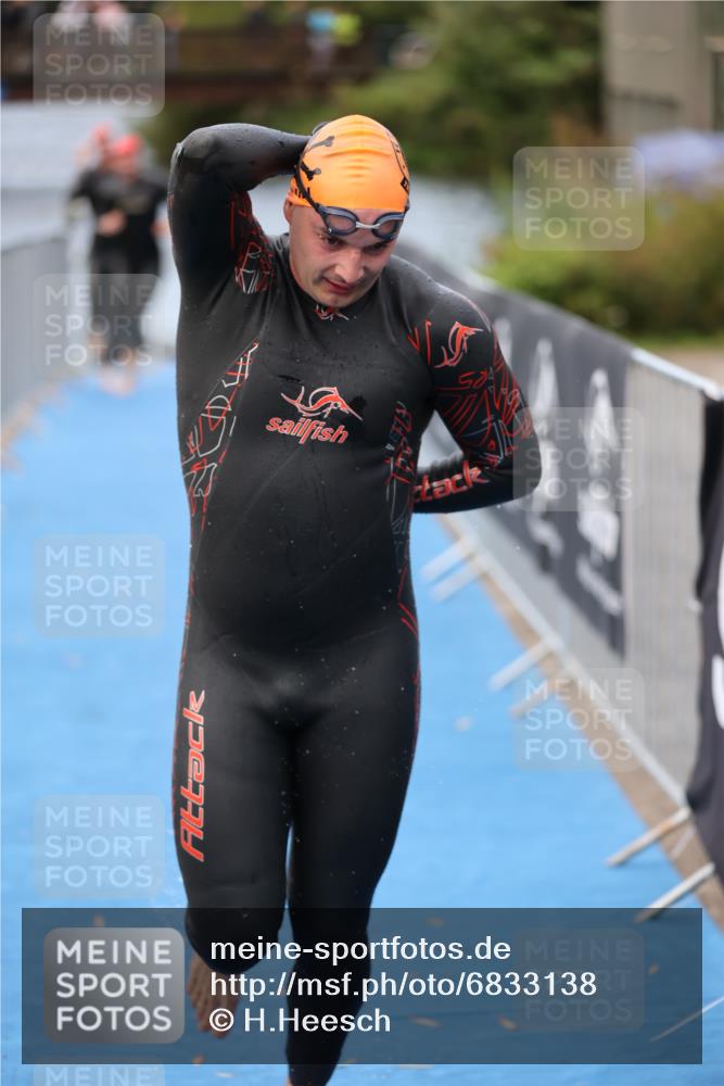25.08.2024 - Elbe Triathlon Hamburg H.Heesch http://msf.ph/oto/6833138 25.08.2024 08:32:25 Schwimmen 39, 42, 56, 76, 77 meine-sportfotos.de