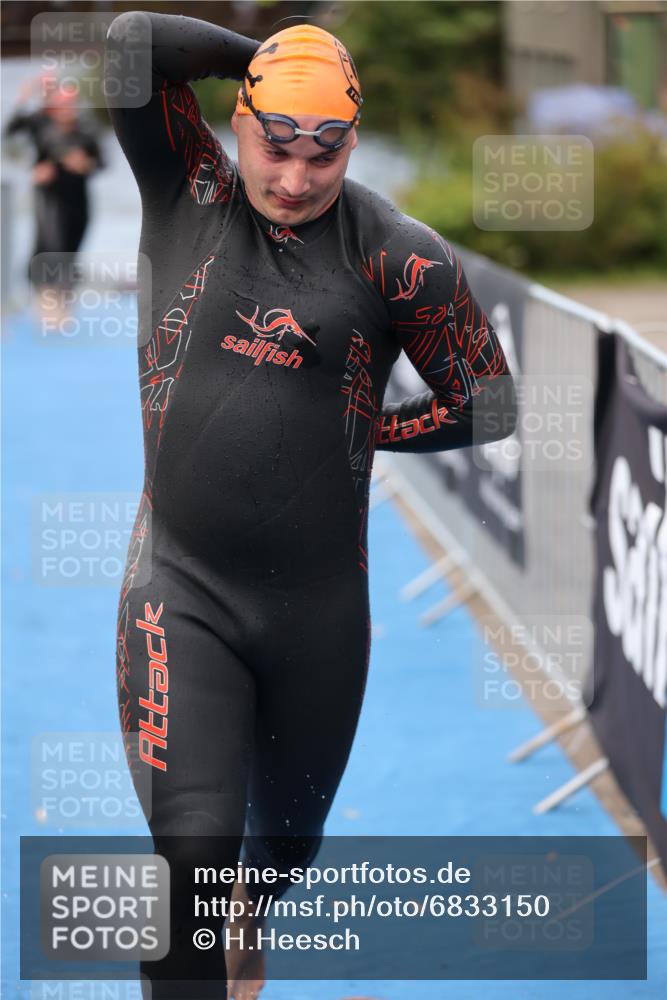 25.08.2024 - Elbe Triathlon Hamburg H.Heesch http://msf.ph/oto/6833150 25.08.2024 08:32:25 Schwimmen 39, 42, 56, 76, 77 meine-sportfotos.de