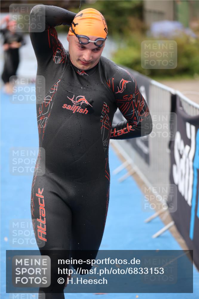 25.08.2024 - Elbe Triathlon Hamburg H.Heesch http://msf.ph/oto/6833153 25.08.2024 08:32:25 Schwimmen 39, 42, 56, 76, 77 meine-sportfotos.de