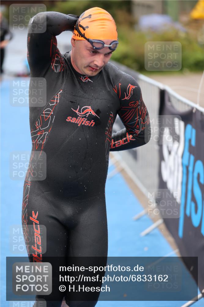 25.08.2024 - Elbe Triathlon Hamburg H.Heesch http://msf.ph/oto/6833162 25.08.2024 08:32:25 Schwimmen 39, 42, 56, 76, 77 meine-sportfotos.de