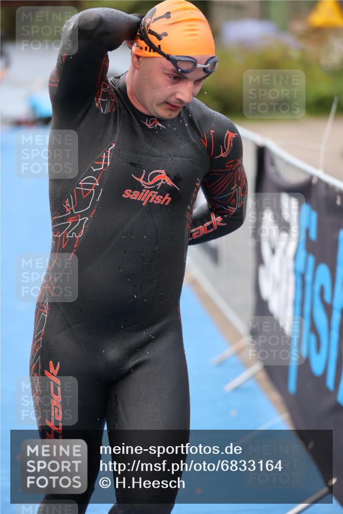 25.08.2024 - Elbe Triathlon Hamburg H.Heesch http://msf.ph/oto/6833164 25.08.2024 08:32:25 Schwimmen 39, 42, 56, 76, 77 meine-sportfotos.de