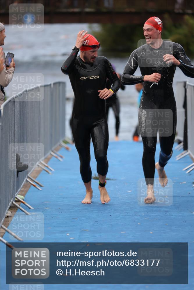 25.08.2024 - Elbe Triathlon Hamburg H.Heesch http://msf.ph/oto/6833177 25.08.2024 08:32:28 Schwimmen 39, 42, 56, 76, 77 meine-sportfotos.de