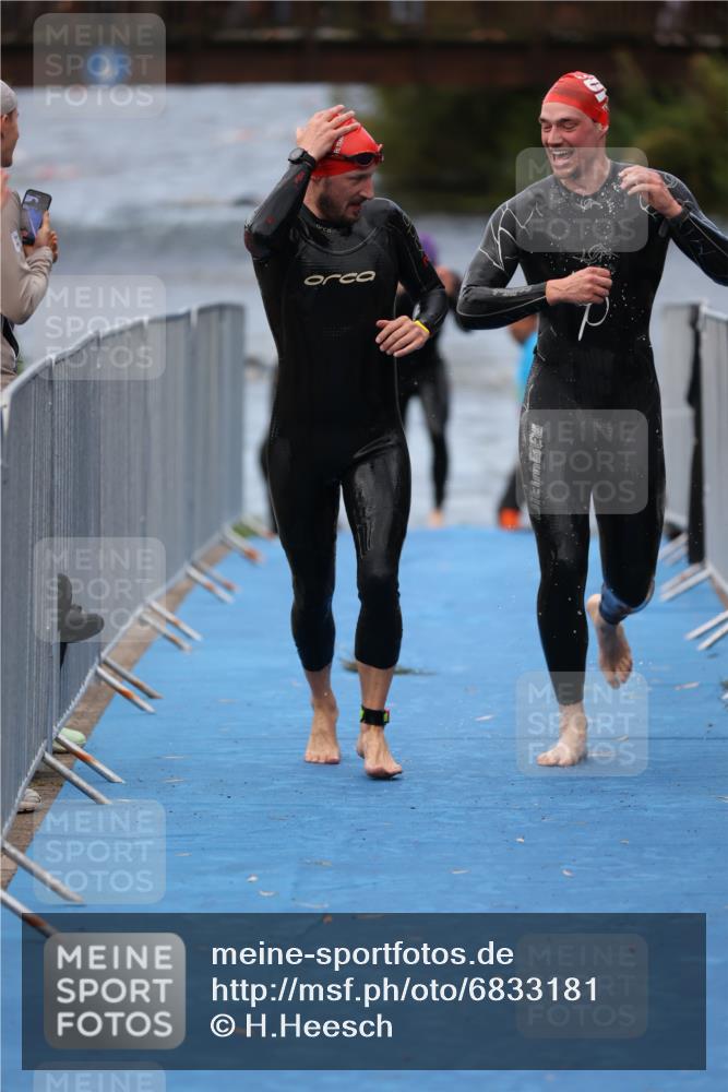 25.08.2024 - Elbe Triathlon Hamburg H.Heesch http://msf.ph/oto/6833181 25.08.2024 08:32:28 Schwimmen 39, 42, 56, 76, 77 meine-sportfotos.de
