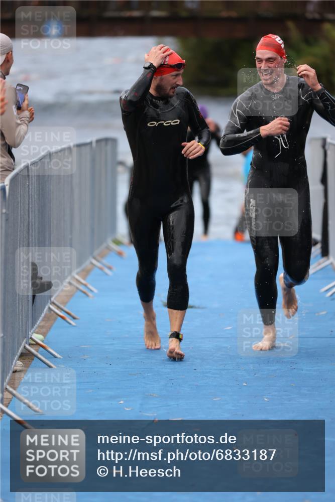 25.08.2024 - Elbe Triathlon Hamburg H.Heesch http://msf.ph/oto/6833187 25.08.2024 08:32:28 Schwimmen 39, 42, 56, 76, 77 meine-sportfotos.de