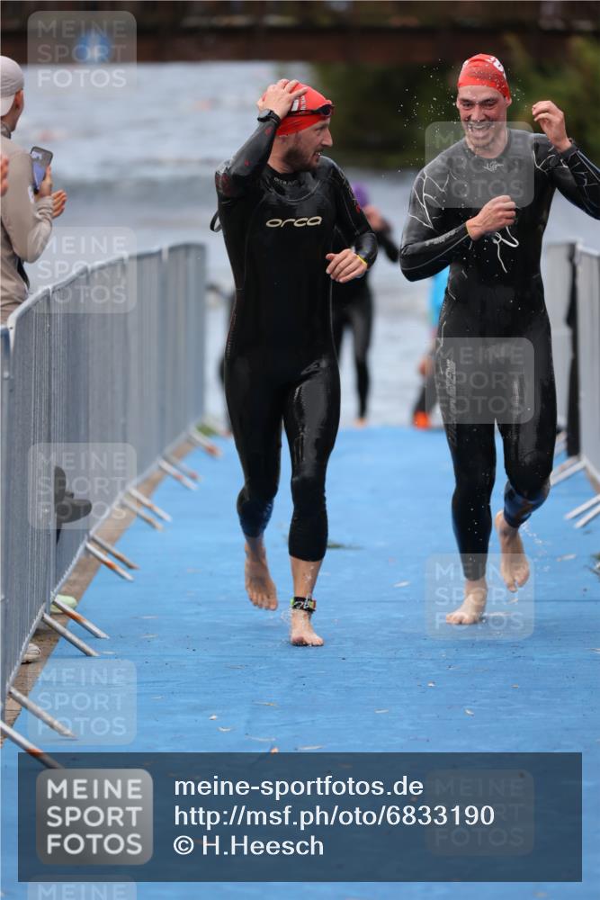 25.08.2024 - Elbe Triathlon Hamburg H.Heesch http://msf.ph/oto/6833190 25.08.2024 08:32:28 Schwimmen 39, 42, 56, 76, 77 meine-sportfotos.de