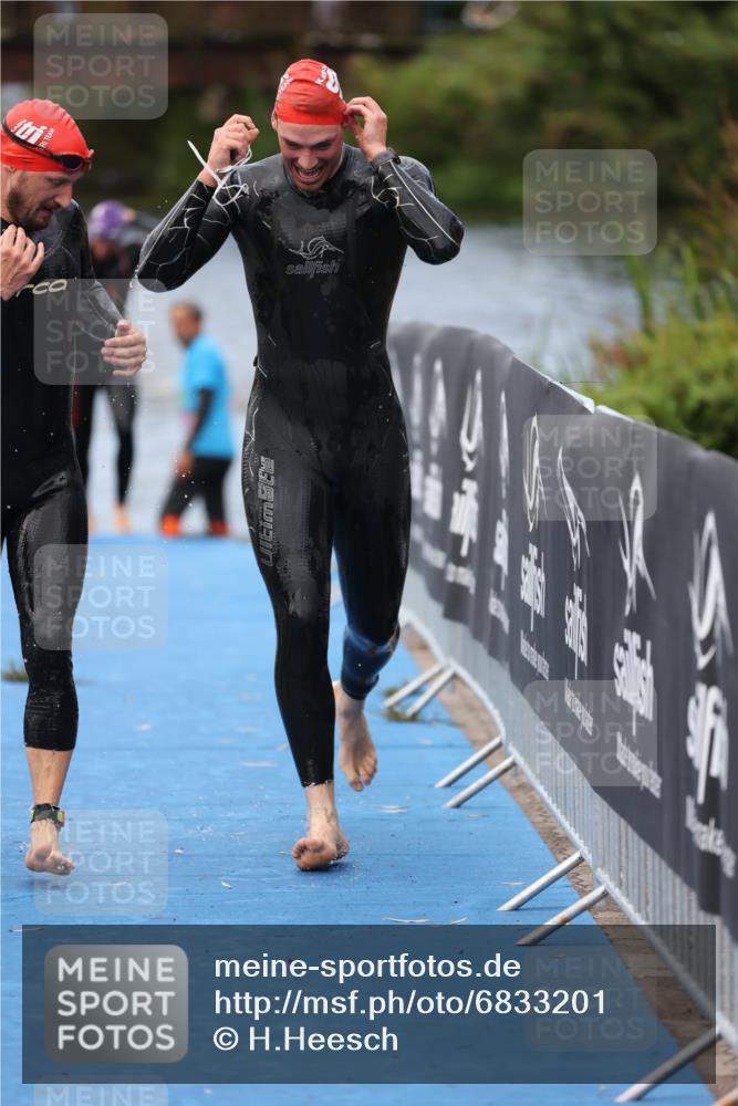 25.08.2024 - Elbe Triathlon Hamburg H.Heesch http://msf.ph/oto/6833201 25.08.2024 08:32:29 Schwimmen 39, 42, 56, 76, 77 meine-sportfotos.de