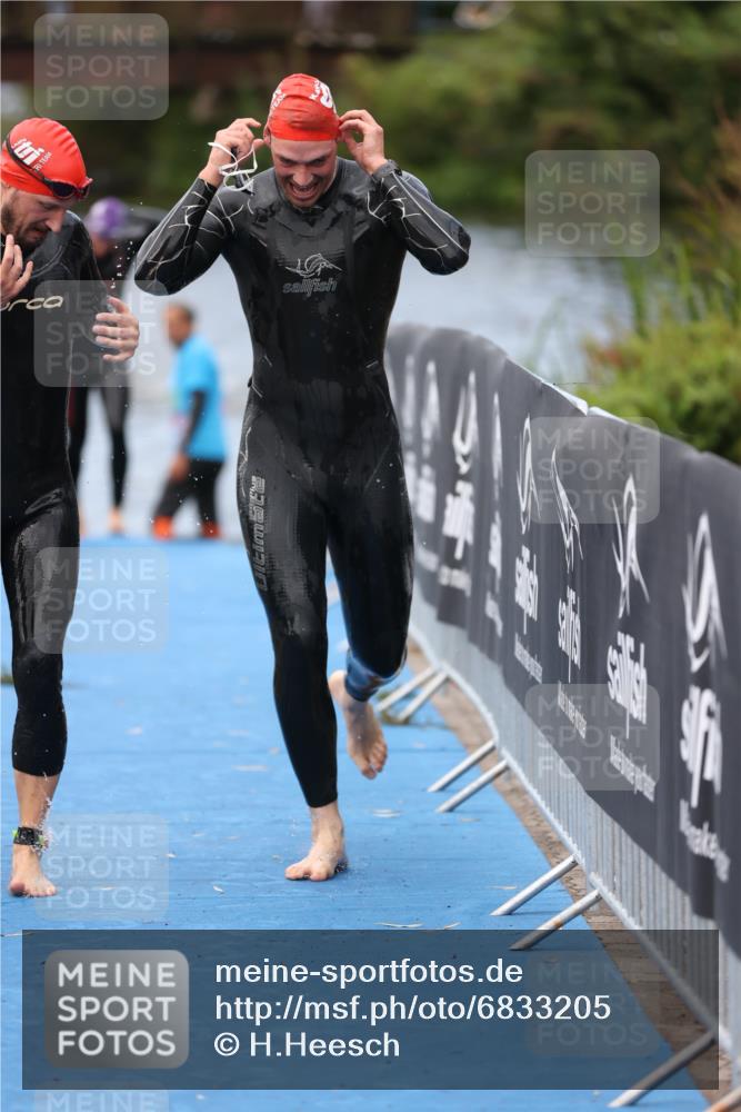 25.08.2024 - Elbe Triathlon Hamburg H.Heesch http://msf.ph/oto/6833205 25.08.2024 08:32:29 Schwimmen 39, 42, 56, 76, 77 meine-sportfotos.de