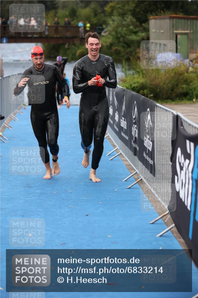 25.08.2024 - Elbe Triathlon Hamburg H.Heesch http://msf.ph/oto/6833214 25.08.2024 08:32:30 Schwimmen 42, 56, 76, 77 meine-sportfotos.de