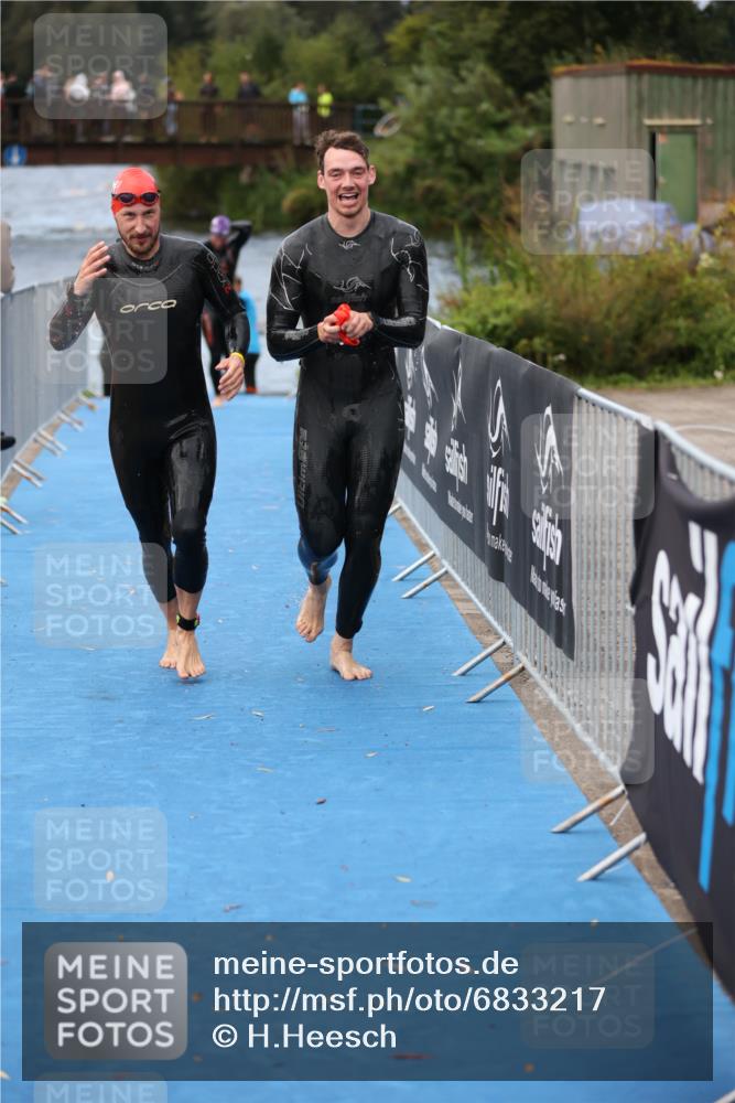 25.08.2024 - Elbe Triathlon Hamburg H.Heesch http://msf.ph/oto/6833217 25.08.2024 08:32:30 Schwimmen 42, 56, 76, 77 meine-sportfotos.de