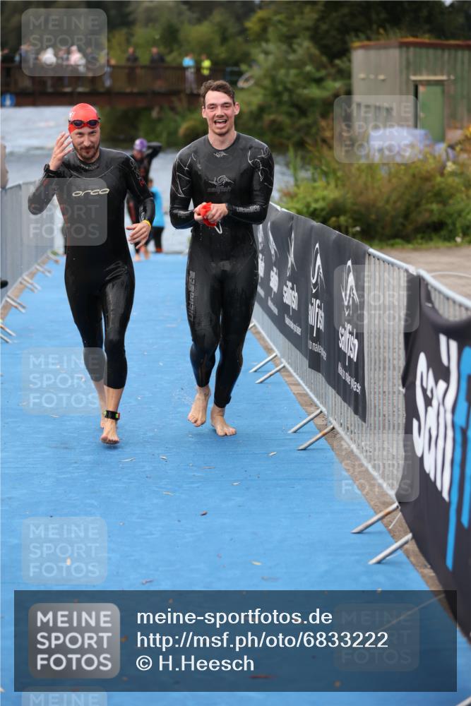 25.08.2024 - Elbe Triathlon Hamburg H.Heesch http://msf.ph/oto/6833222 25.08.2024 08:32:30 Schwimmen 42, 56, 76, 77 meine-sportfotos.de
