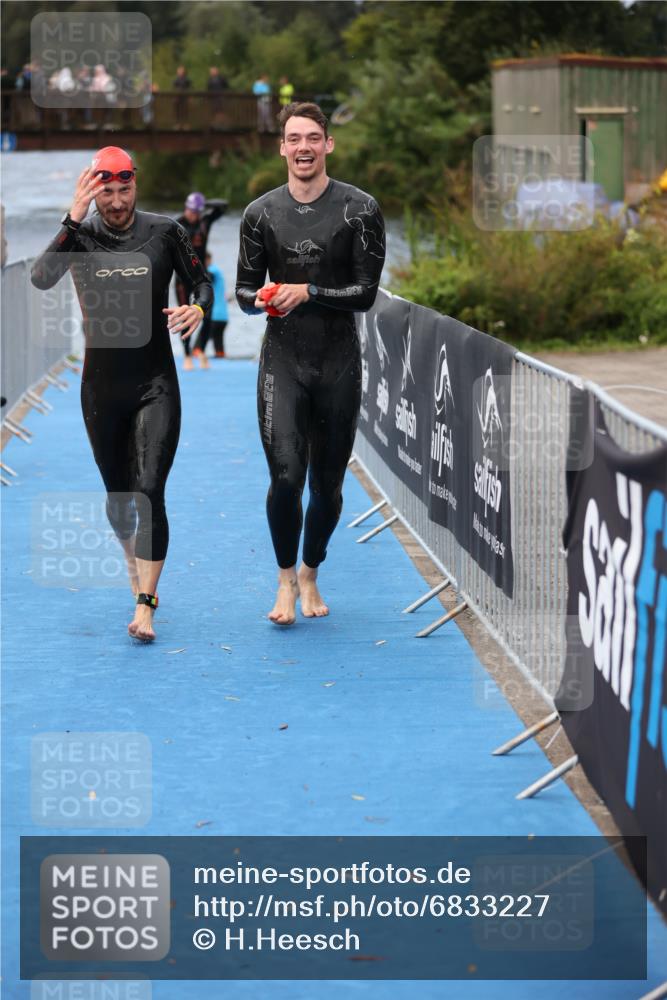 25.08.2024 - Elbe Triathlon Hamburg H.Heesch http://msf.ph/oto/6833227 25.08.2024 08:32:30 Schwimmen 42, 56, 76, 77 meine-sportfotos.de